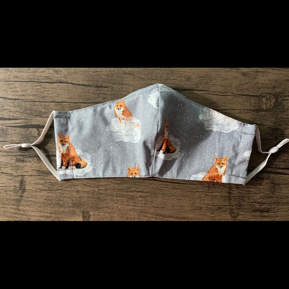 Fitted fox mask with filter pocket and nose wire
